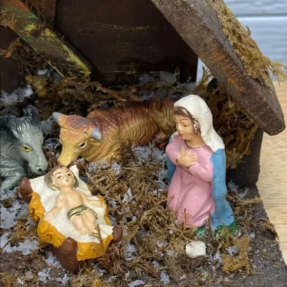 Rustic Nativity Scene with Figurines made in Italy - Picture 3 of 4
